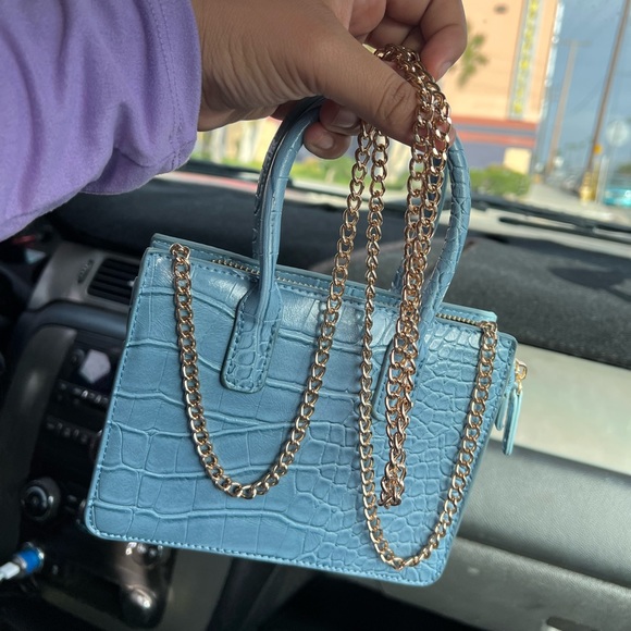 Forever 21 small chain handbag 👜 - Picture 3 of 5